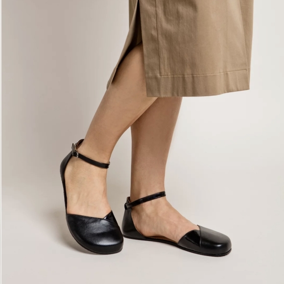 Shapen Poppy Barefoot Sandals - Picture 2 of 4